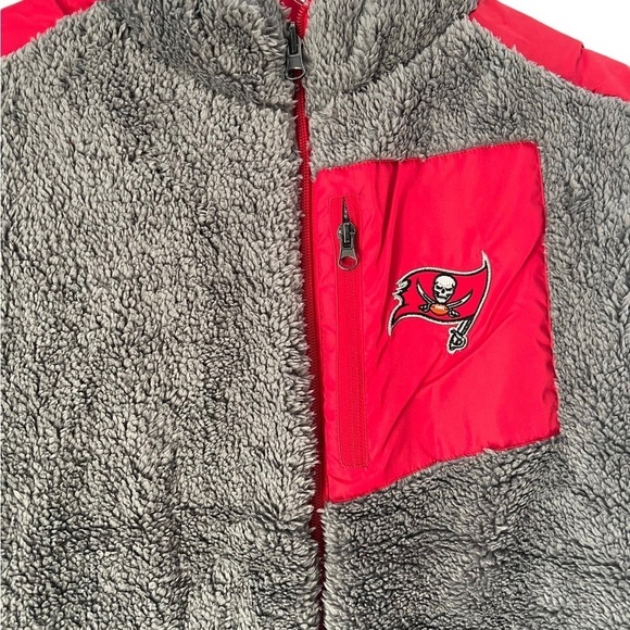 37. NWT Tamp Bay Buccaneers Women’s Reversible Full-Zip Vest - Picture 8 of 9